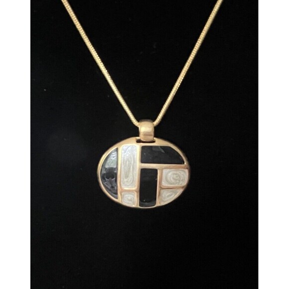 Vintage Gold Tone Enameled Pendant Necklace Grey/Black 10" Lobster Clasp - Picture 4 of 6